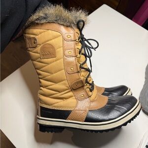 Sorel Black and Tan Fur-Trimmed Boots women’s size 9